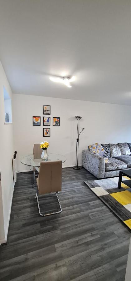 1 Bedroom Service Apartment With Netflix West Thurrock Exterior photo
