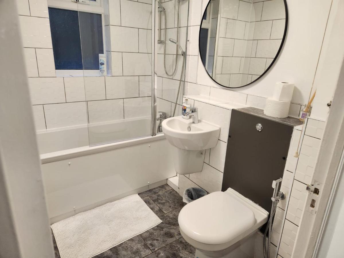 1 Bedroom Service Apartment With Netflix West Thurrock Exterior photo