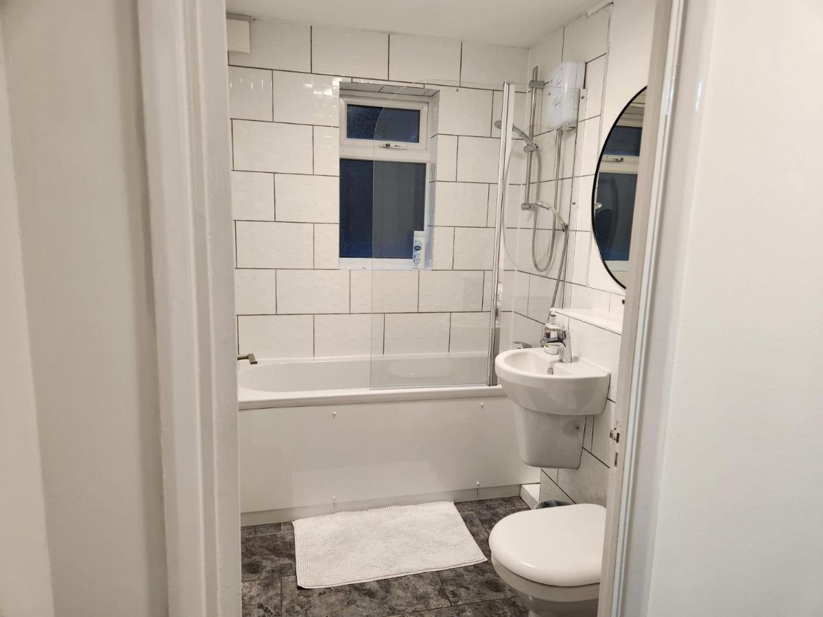 1 Bedroom Service Apartment With Netflix West Thurrock Exterior photo