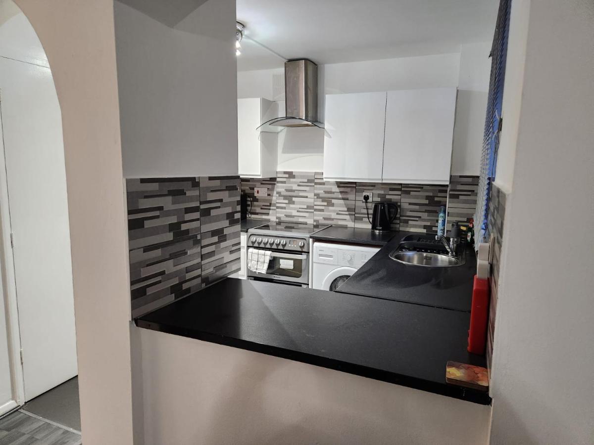 1 Bedroom Service Apartment With Netflix West Thurrock Exterior photo